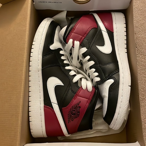 Women’s Nike Air Jordan 1 Mid Noble Red - Picture 3 of 8